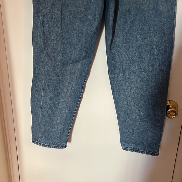 Madewell Baggy Tapered Jeans in light wash - Picture 6 of 9